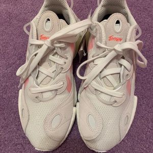 Womens Adidas Torsion X shoe